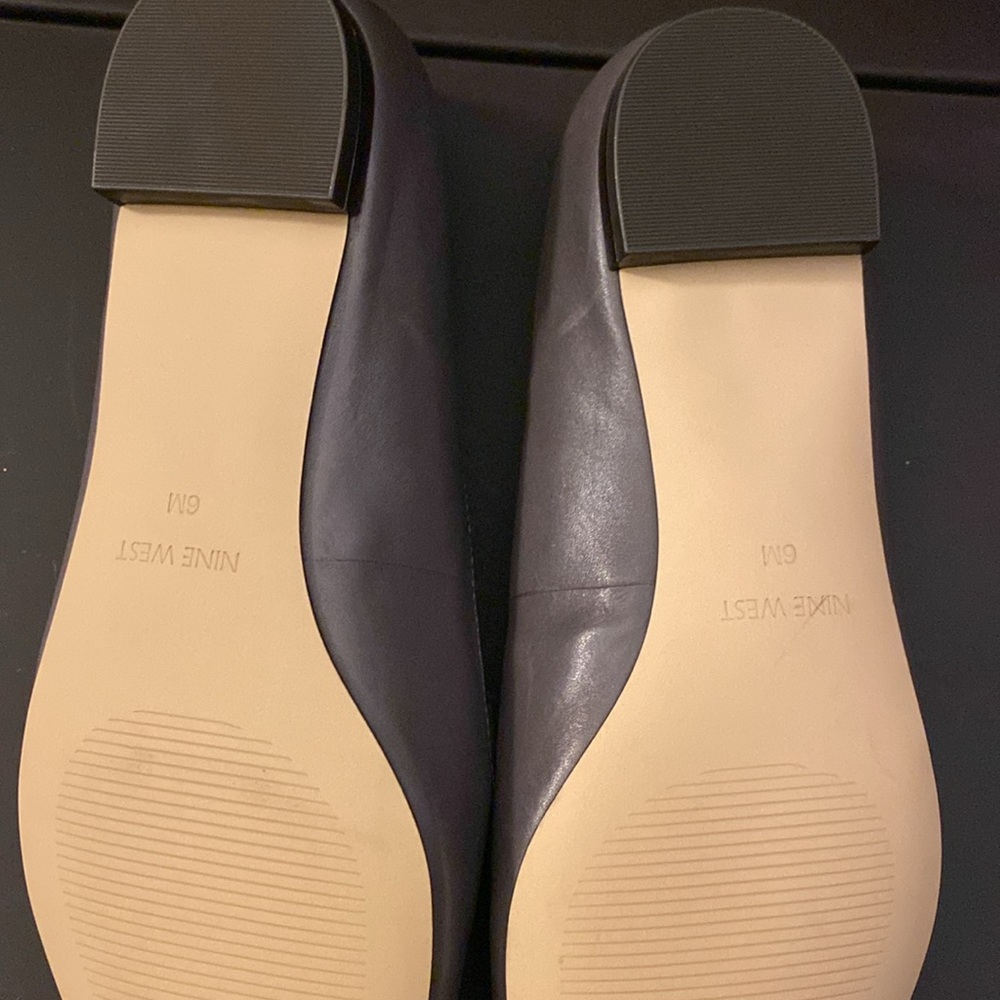 Women’s size 6 flats - Picture 3 of 4